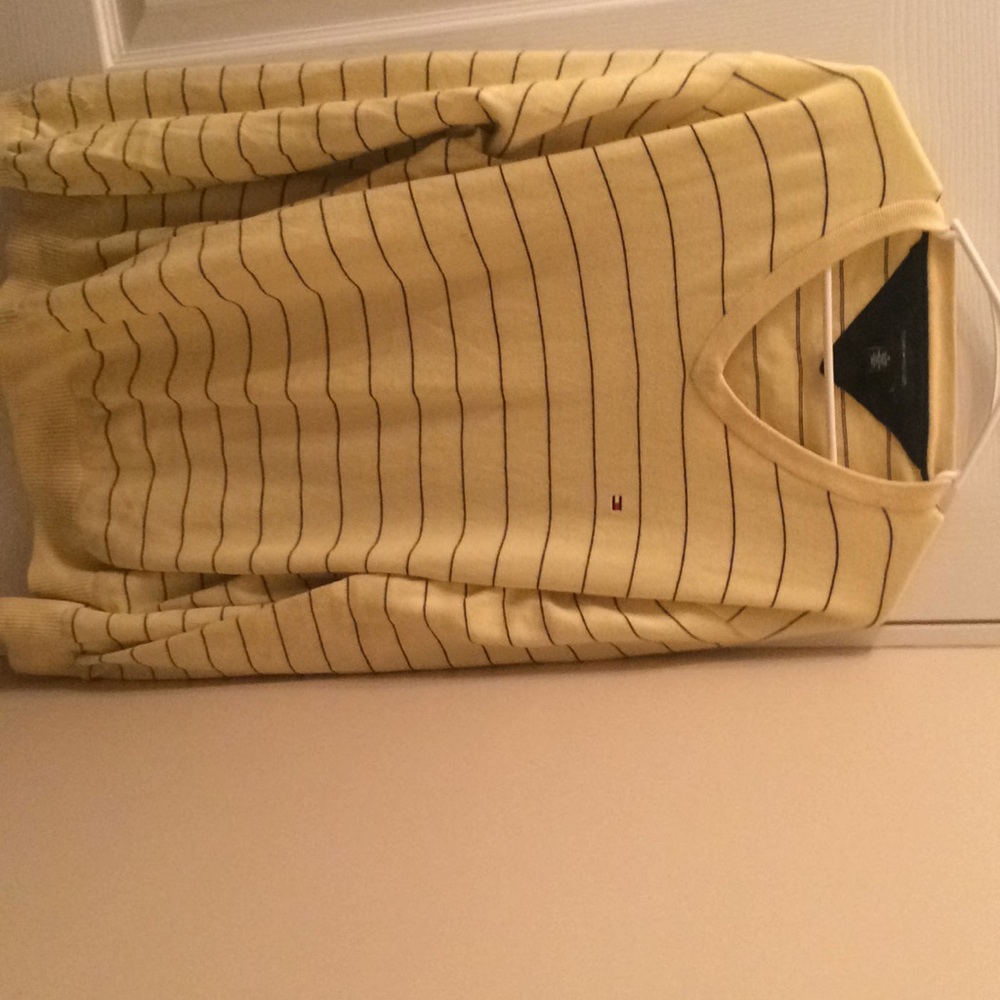 Long sleeve v neck sweater